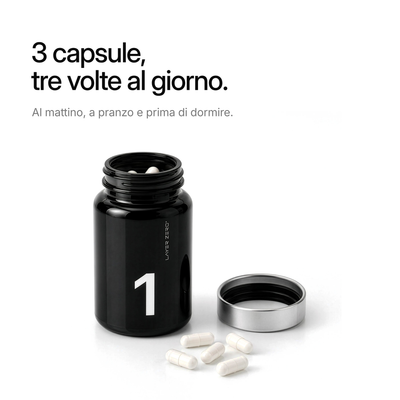 Barattolo LAYER ONE aperto con capsule. 3 capsule, tre volte al giorno