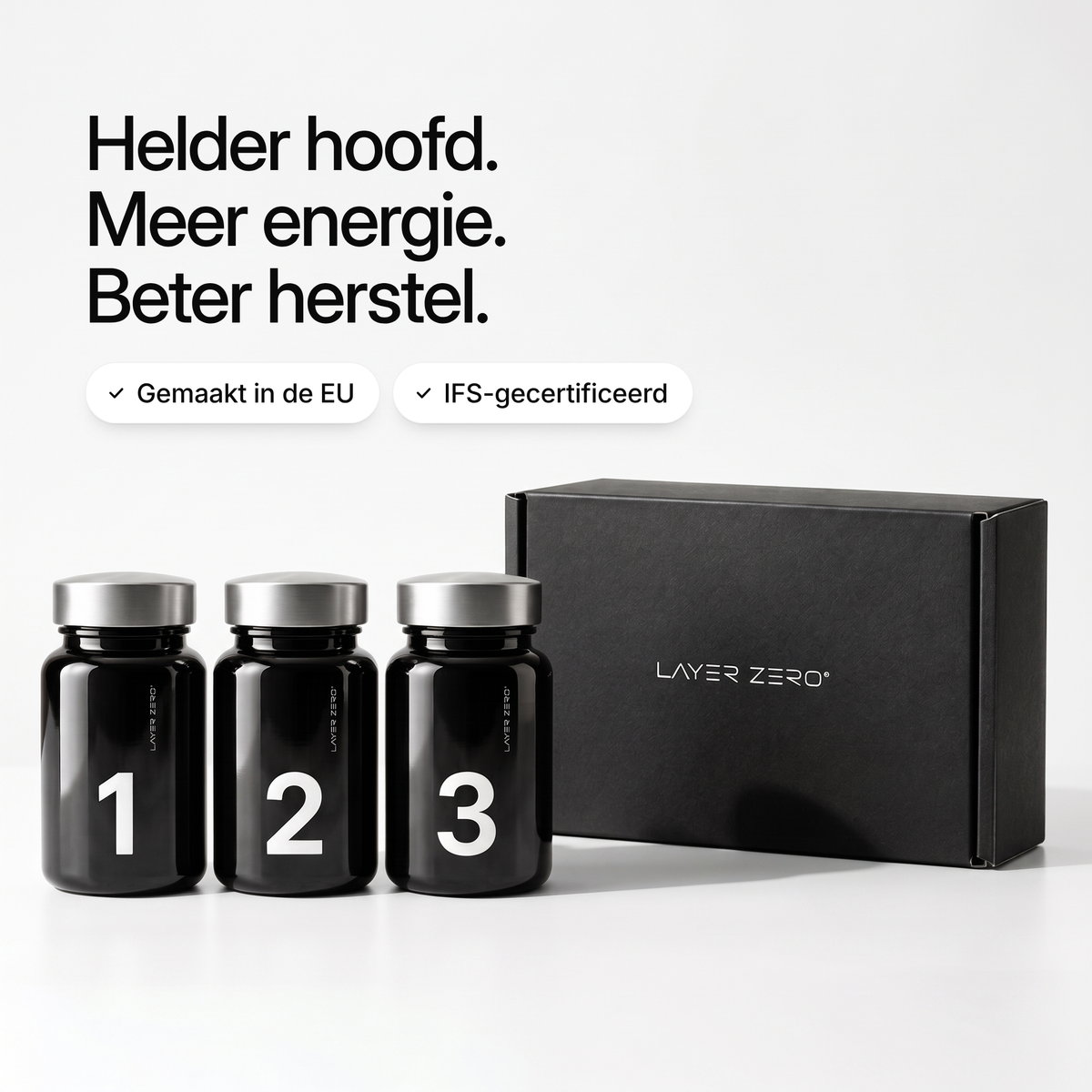 Potjes 1, 2 en 3 van LAYER ZERO naast de gesloten doos. Helder hoofd. Meer energie. Beter herstel. Gemaakt in de EU, IFS-gecertificeerd