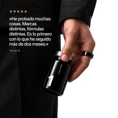 Mano sujetando LAYER ONE. Opinión de cinco estrellas de Tomas R.