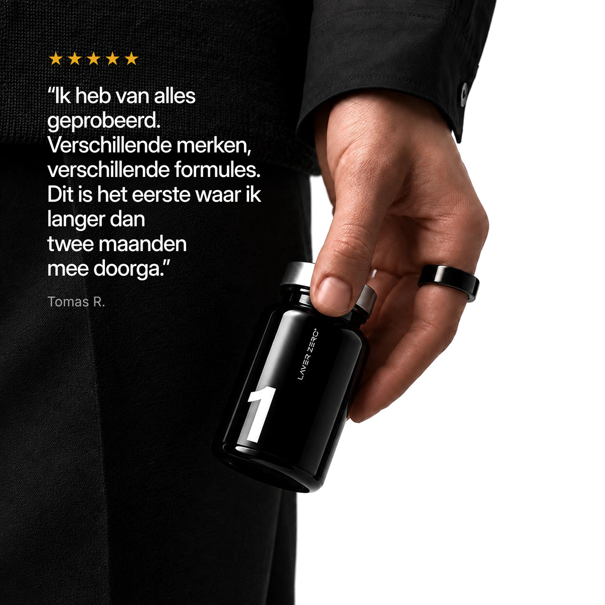 Hand die LAYER ONE vasthoudt. Vijfsterrenbeoordeling van Tomas R.